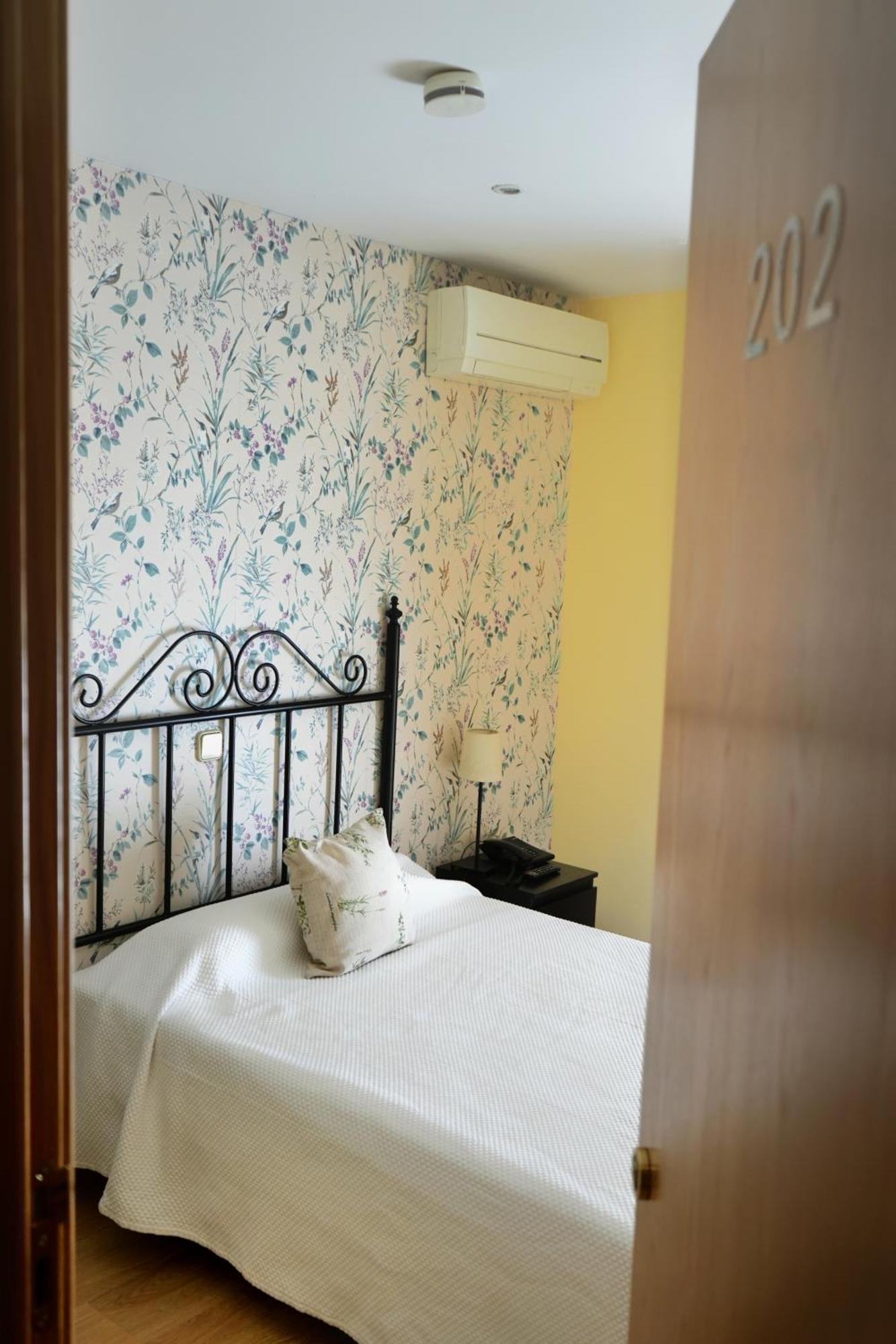 Hostal Mainz Piedralaves Dış mekan fotoğraf
