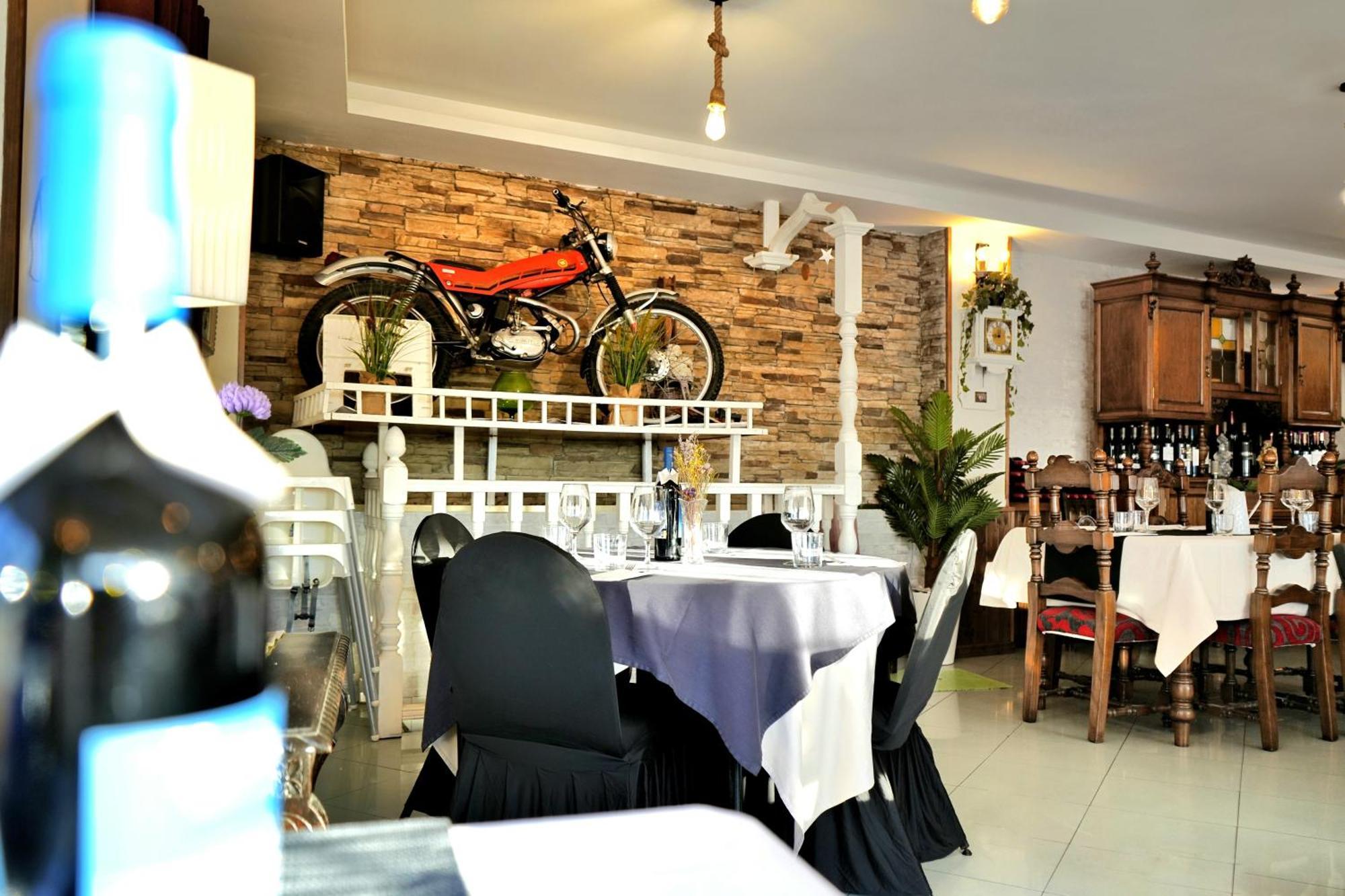 Hostal Mainz Piedralaves Dış mekan fotoğraf