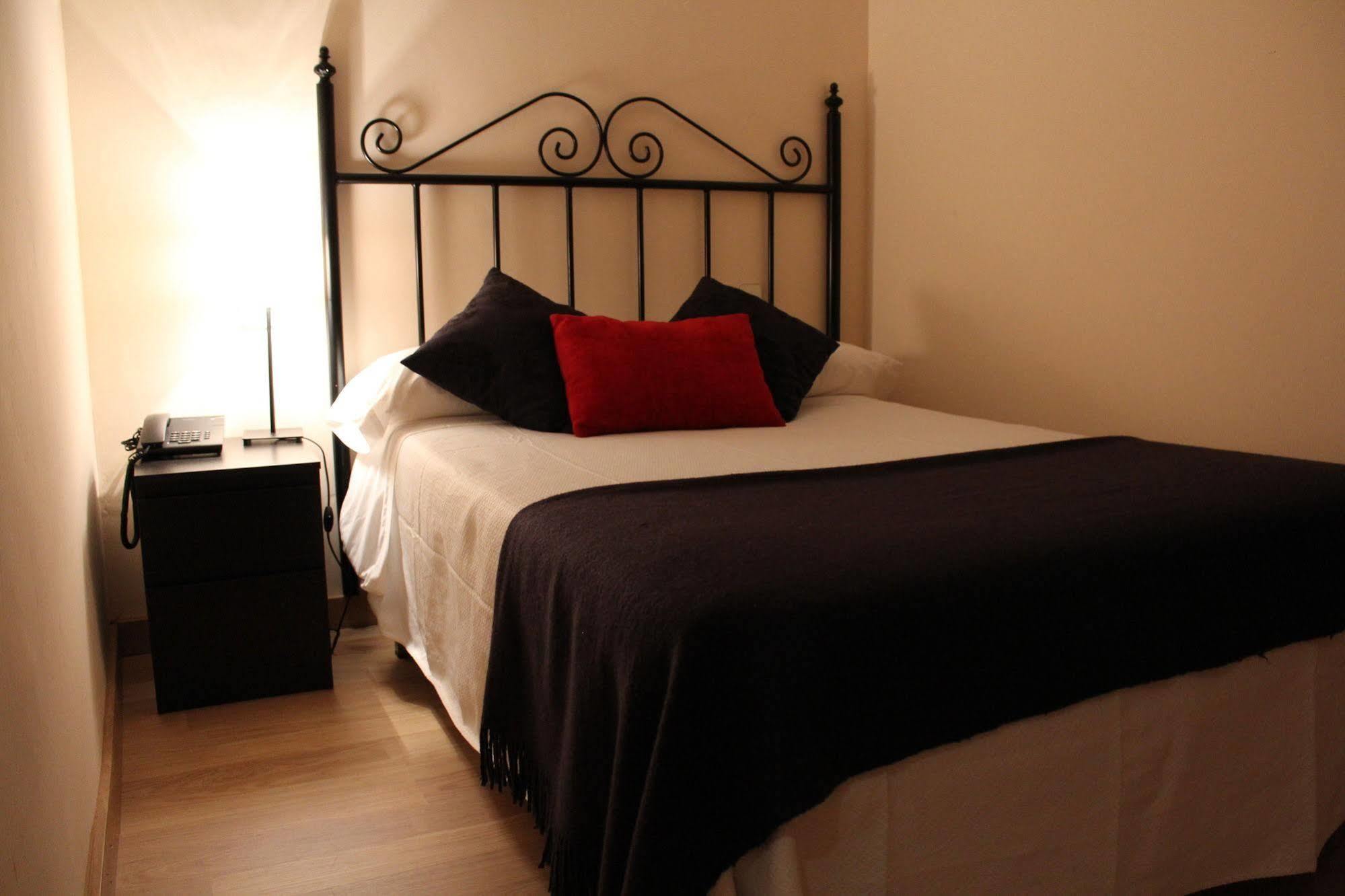 Hostal Mainz Piedralaves Dış mekan fotoğraf