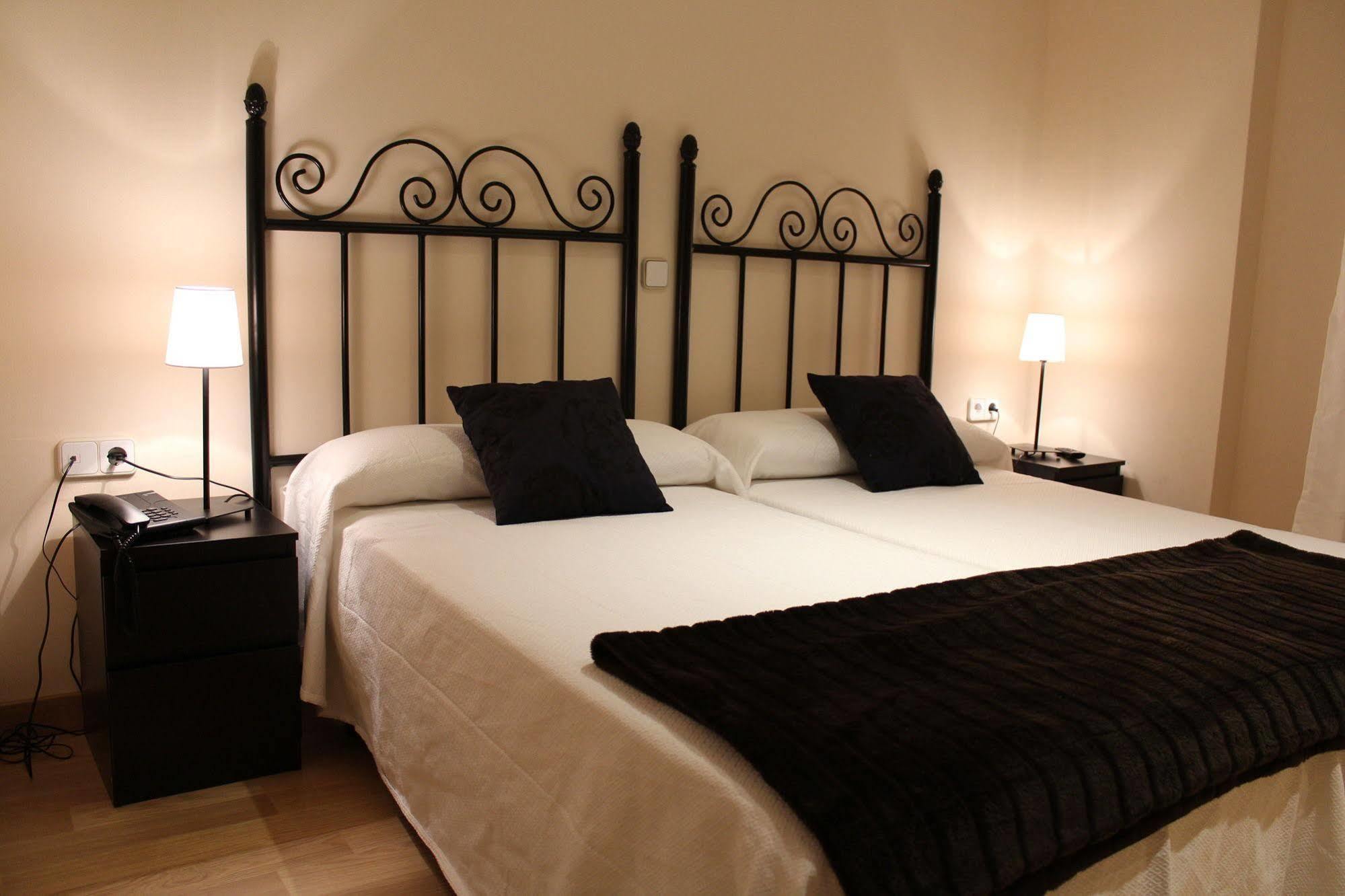 Hostal Mainz Piedralaves Dış mekan fotoğraf