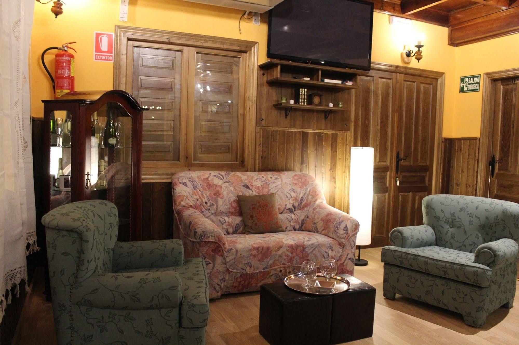 Hostal Mainz Piedralaves Dış mekan fotoğraf