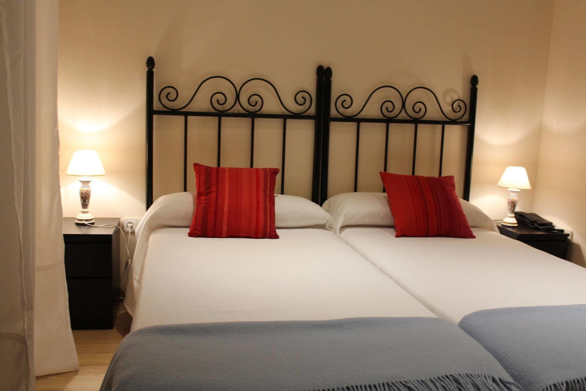 Hostal Mainz Piedralaves Dış mekan fotoğraf
